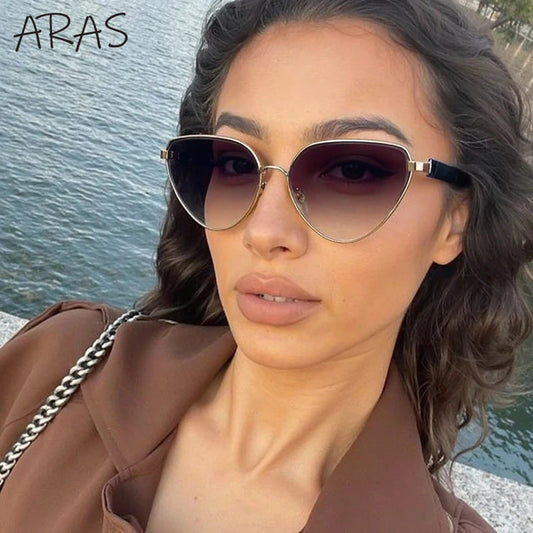 Women's Vintage Punk Fashion Glasses - Gradient Lenses, Metal Frame with Blue Accents, Retro Round Fashion Glasses for Women, Trendy Eyewear for Casual & Formal Outfits