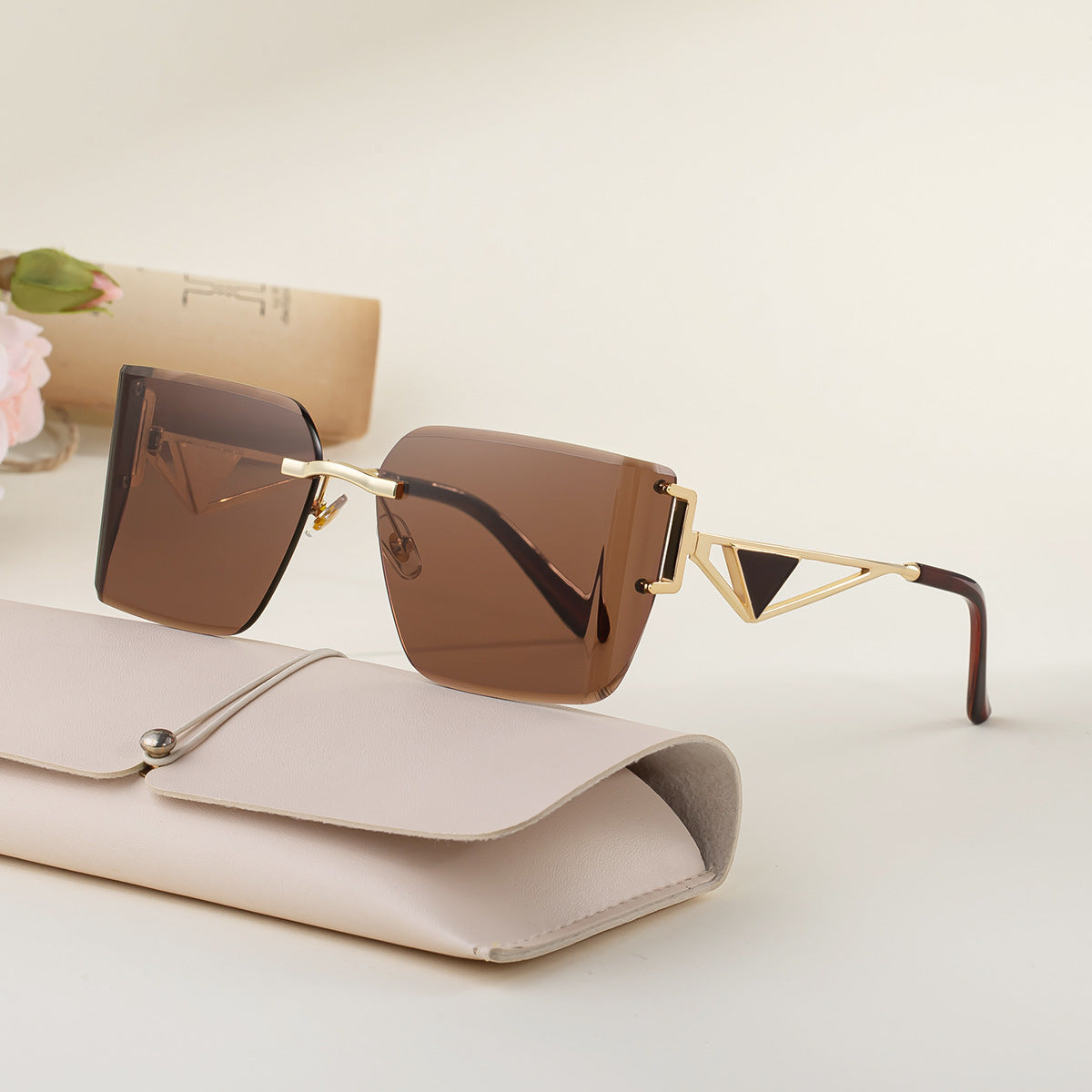 Frameless Women, Trendy High-End